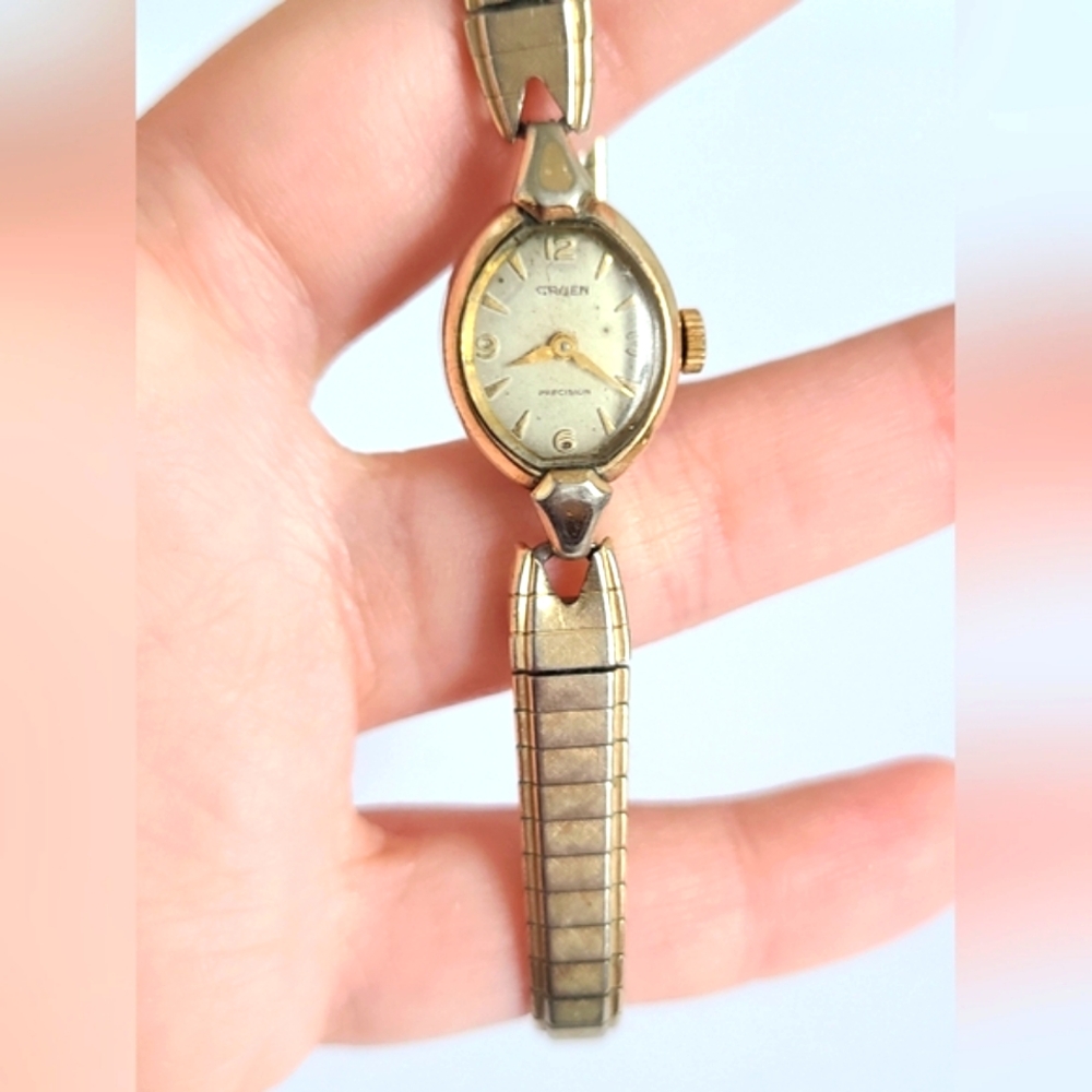 Vintage Gruen 10K Gold Plated Sleek Ladies Grandma Core Feminine Oval Face Watch